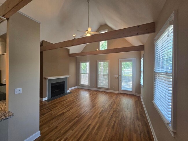 Building Photo - 113 Village Ln