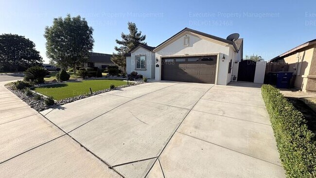 Foto del edificio - 3 bedroom 2 bathroom home located in a cul- de- sac in a Southwest Bakersfield neighborhood