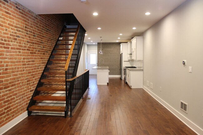 Building Photo - Elegant 2Bedroom Brownstone with a Beautif...