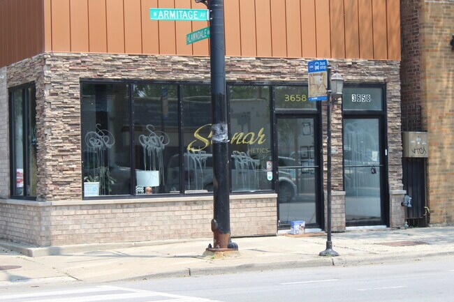 Foto del edificio - 3658 W Armitage Ave