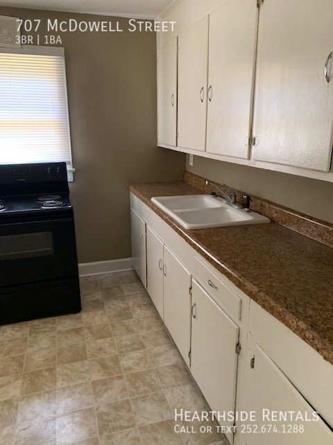 Foto del edificio - 3 Bed 1 Bath House on McDowell St.