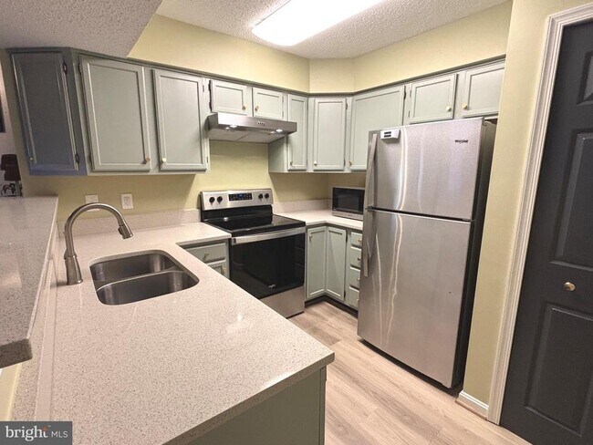 Foto del edificio - 7005 Birkenhead Pl