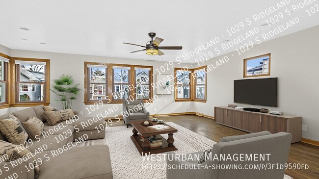 Building Photo - Spacious Oak Park Bungalow