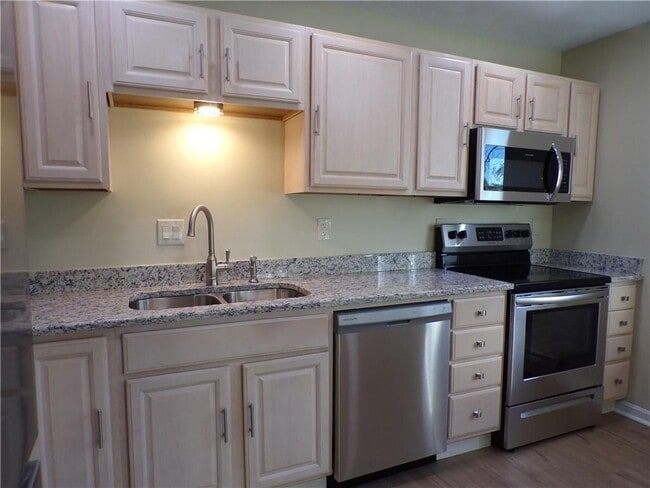 Building Photo - 144 Edaville Ct