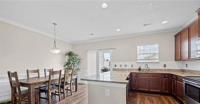 Foto del edificio - 337 Halton Crossing Dr SW