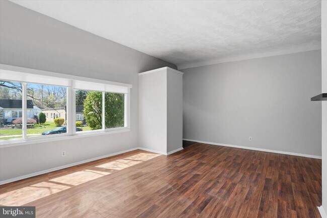 Foto del edificio - 169 Juniper Rd