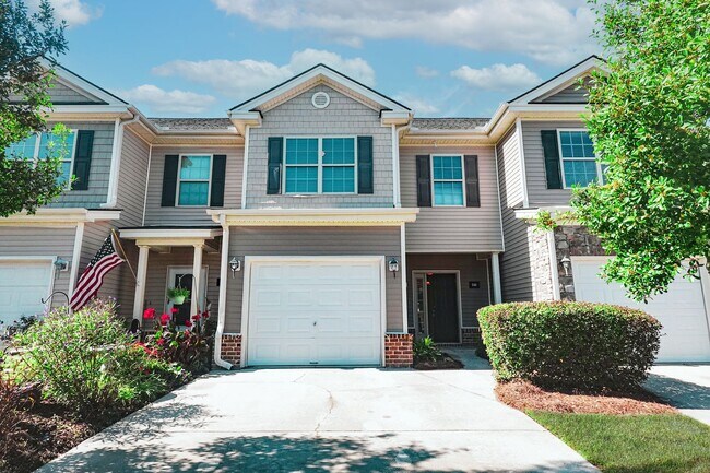 Building Photo - Coming Available