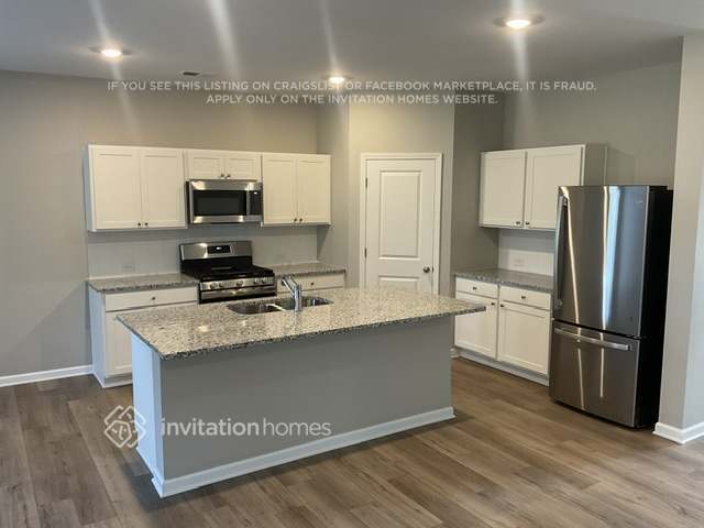 Building Photo - 2088 Boxwood Cir