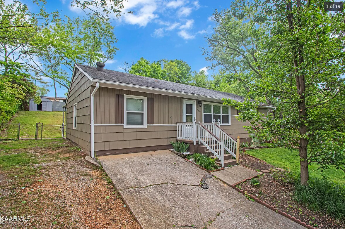 Primary Photo - 4917 Azalea Dr