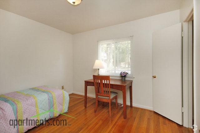 Bedroom - Deering Manor