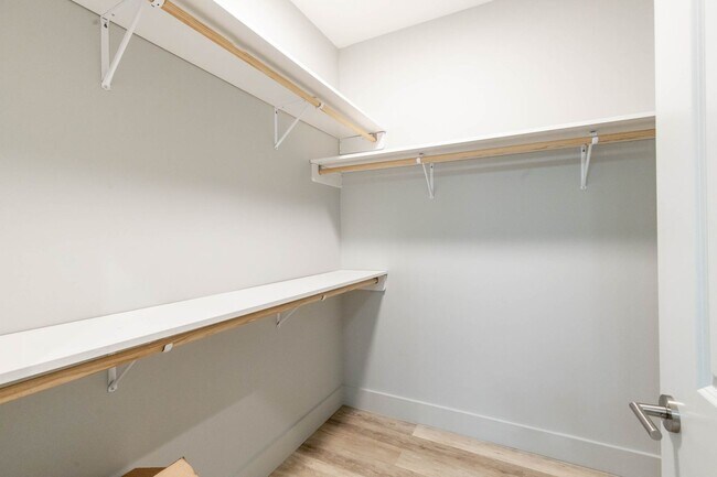 Foto del edificio - RARE 3 BEDROOM 2 BATH CONDO AT THE INLET -...