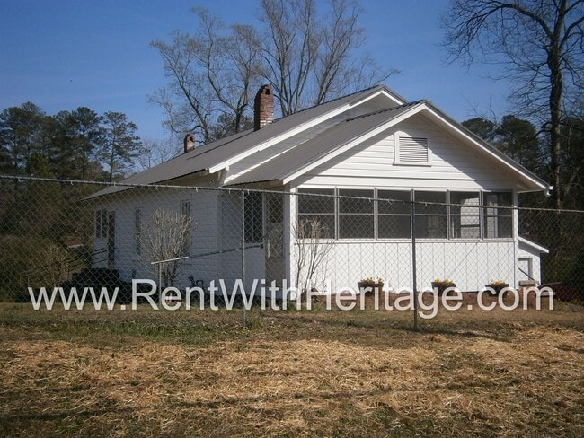 Building Photo - GORGEOUS RANCH/ GRAND PA'S BUNGELOW/ 1.6 ACRES/ FRONT PORCH/ PRIVATE YARD