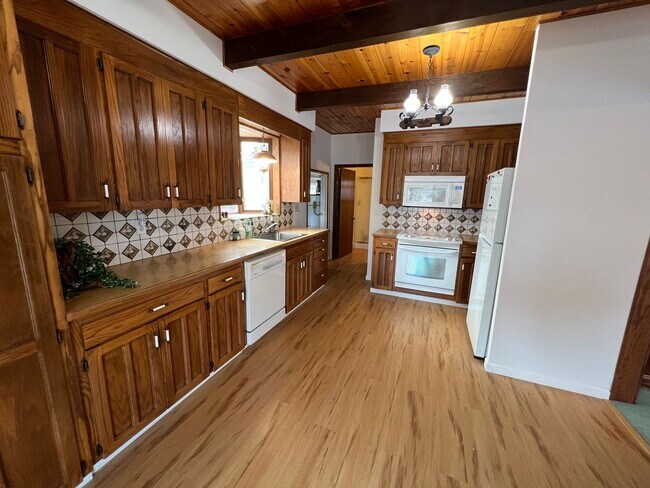 Building Photo - Monroe Home