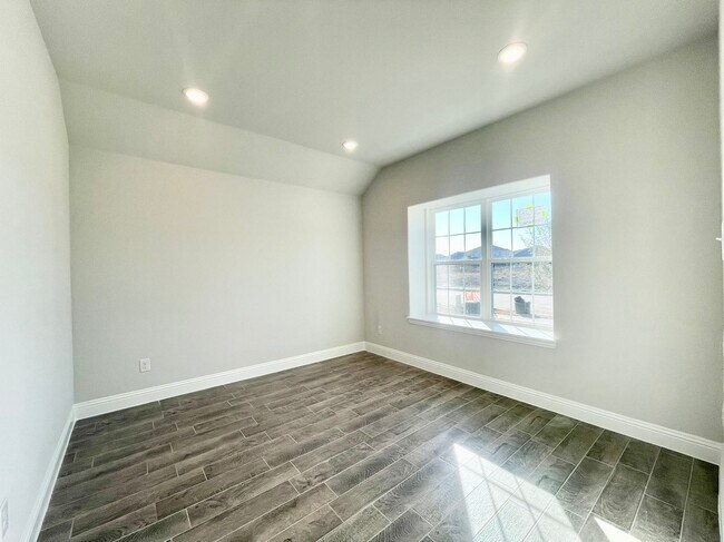 Building Photo - 504 Tartane Dr