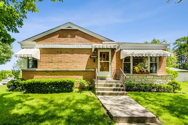 Foto del edificio - 8351 N Oleander Ave