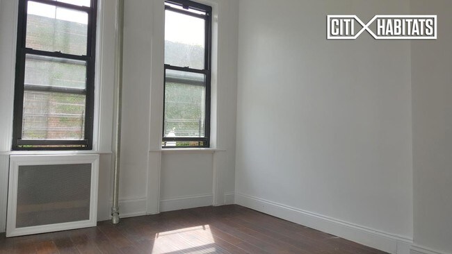 Foto del edificio - 3223 48th St