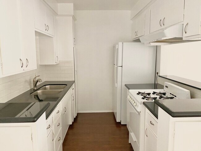 Foto del edificio - 7171 Lexington Ave