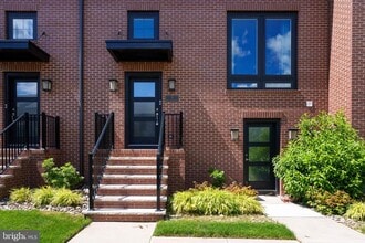 Building Photo - 3 E Hartwick Dr