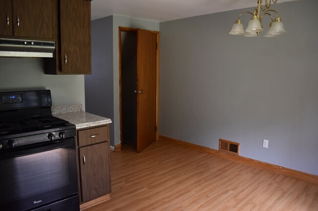 Kitchen - 1390 Lincoln Dr