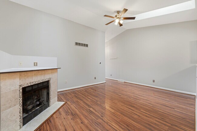 Foto del edificio - 1499 Stonefield Dr
