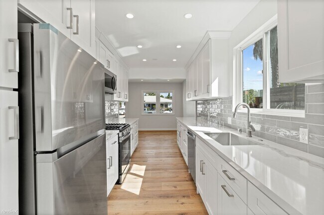 Foto del edificio - 3 br, 2 bath House - 11414 Francis Place
