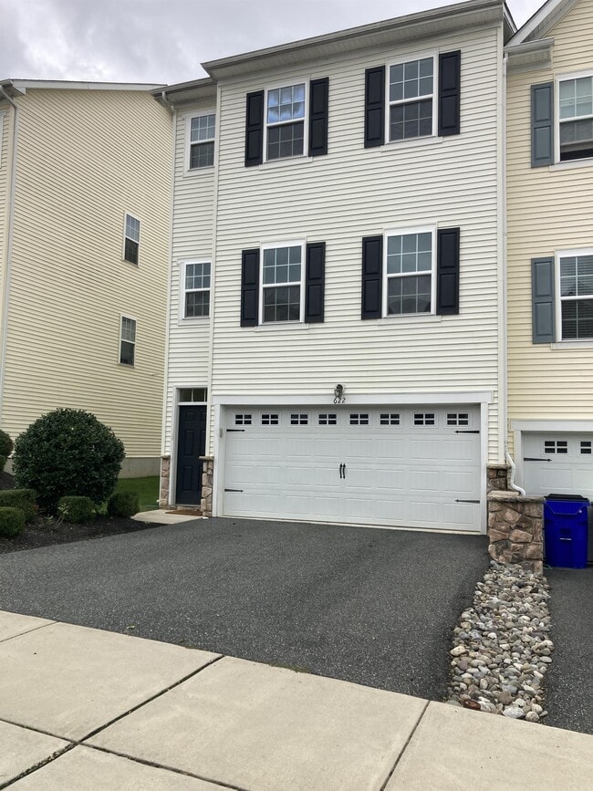 Building Photo - 622 Jacobsen Cir