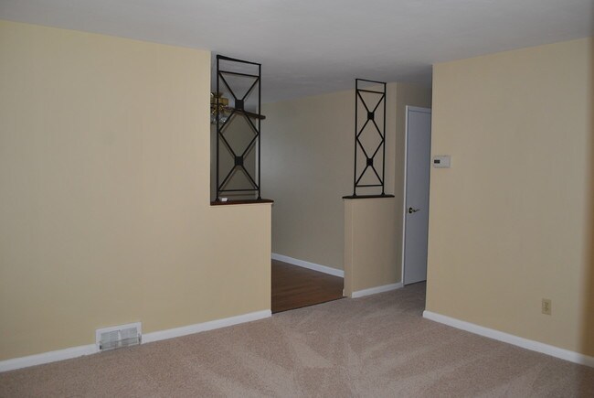 Foto del edificio - 718 Colonial Manor Rd