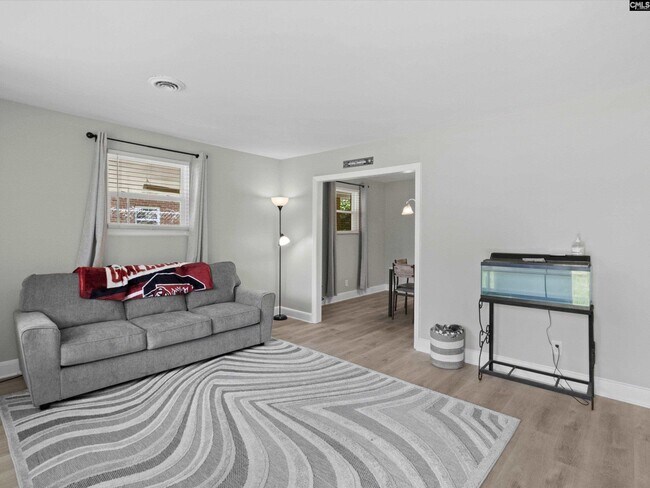 Foto del edificio - 1342 Karlaney Ave