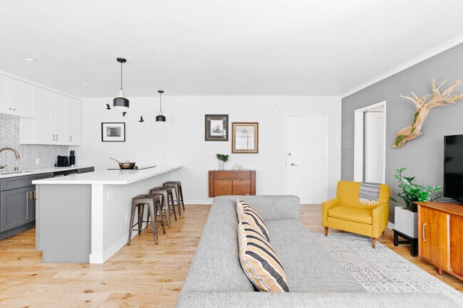 Building Photo - 960 Larrabee St