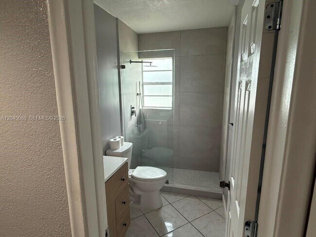 Foto del edificio - 5870 NW 16th Pl