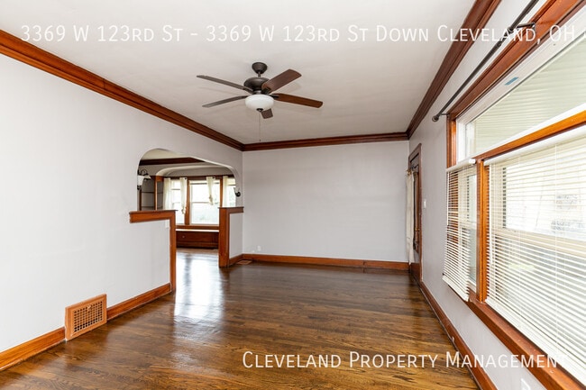 Building Photo - Wonderful Westside Duplex