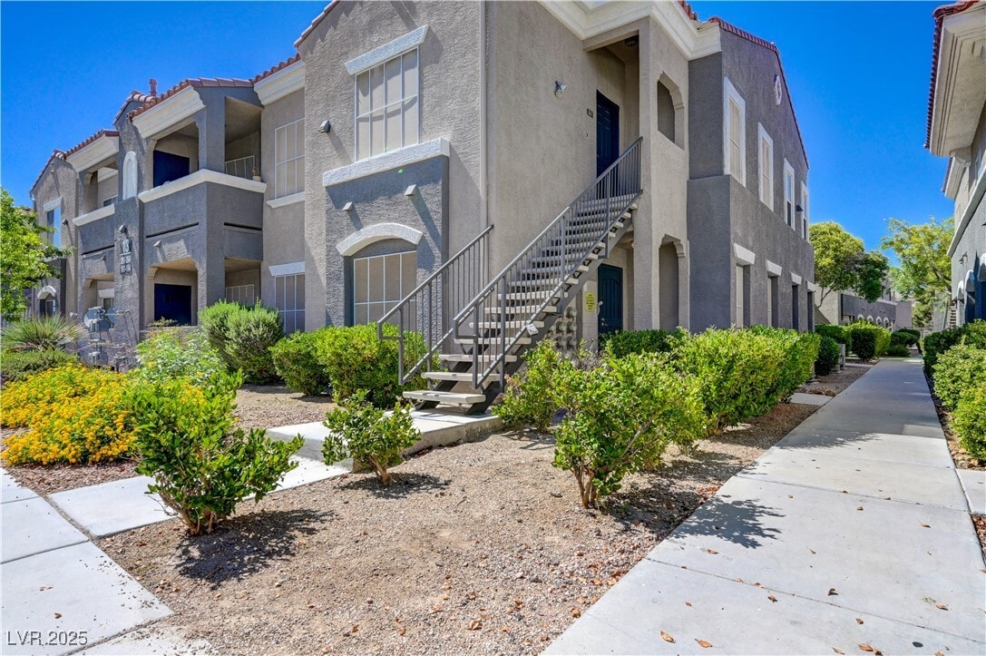 Foto principal - 10245 S Maryland Pkwy