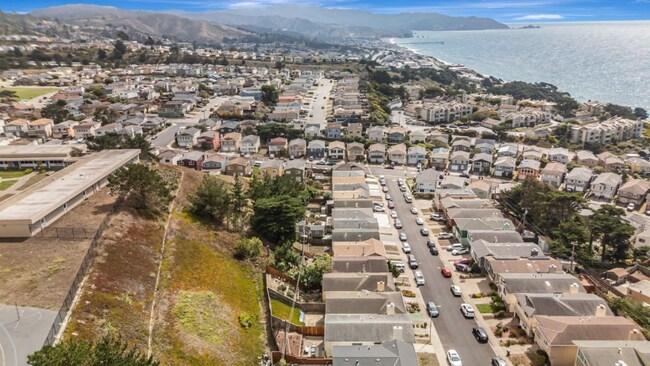 Foto del edificio - 157 Longview Dr