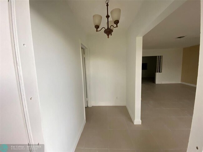 Foto del edificio - 111 NW 15th Ct