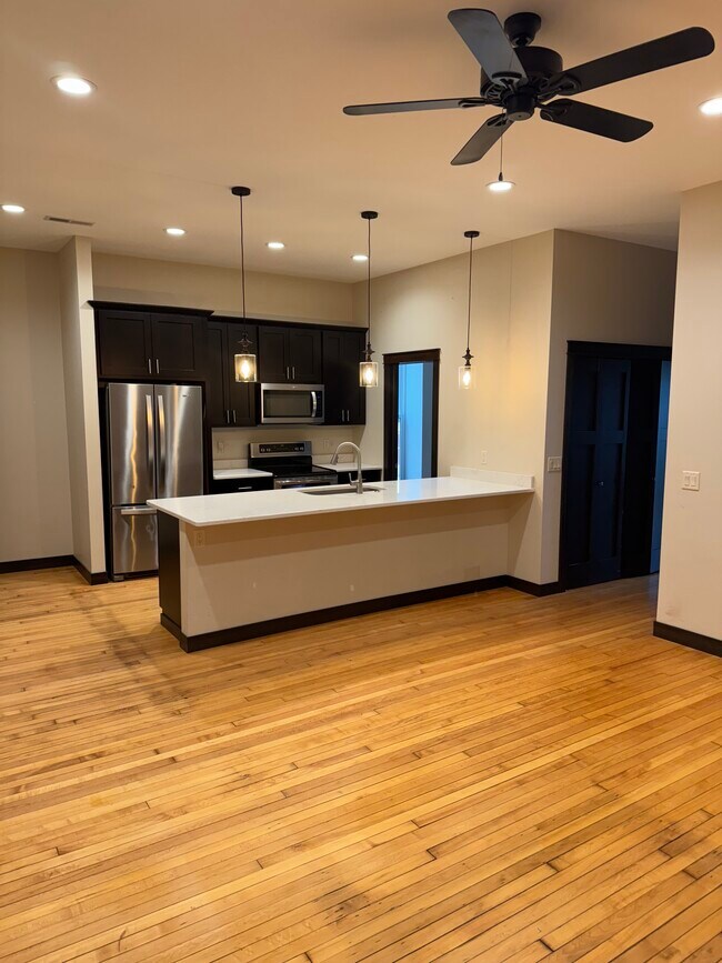 Foto del edificio - 201 1st Ave W