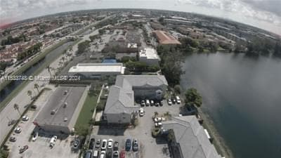 Foto del edificio - 8360 NW 103rd St