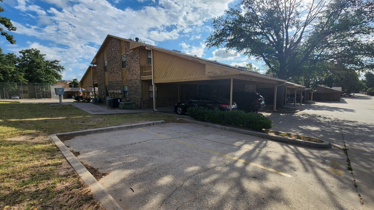 Primary Photo - 8009 NW 7th Place Villa #299