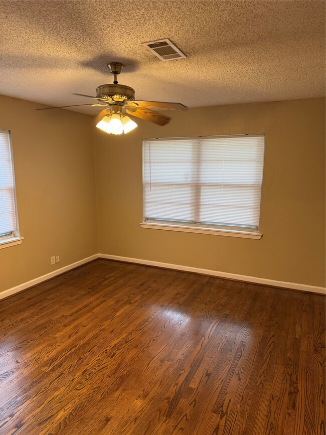 Building Photo - 216 Schilling Ave