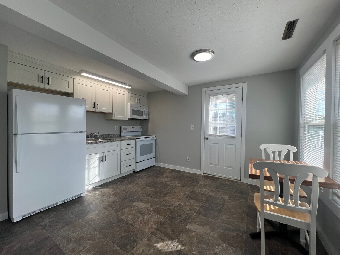 595 Southampton Rd Unit 2nd Floor, Westfield, MA 01085 Apartments in