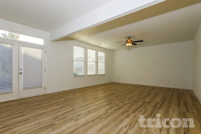 Foto del edificio - 132 Everett Sq