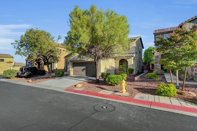 Foto del edificio - Charming 3-Bedroom Two-Story Home in Gated...