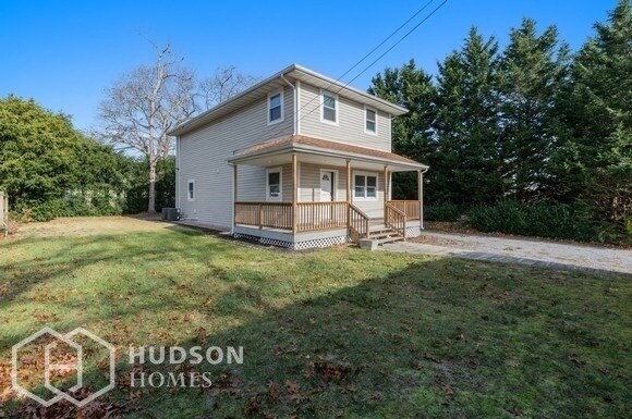 Building Photo - 233 Moriches Ave