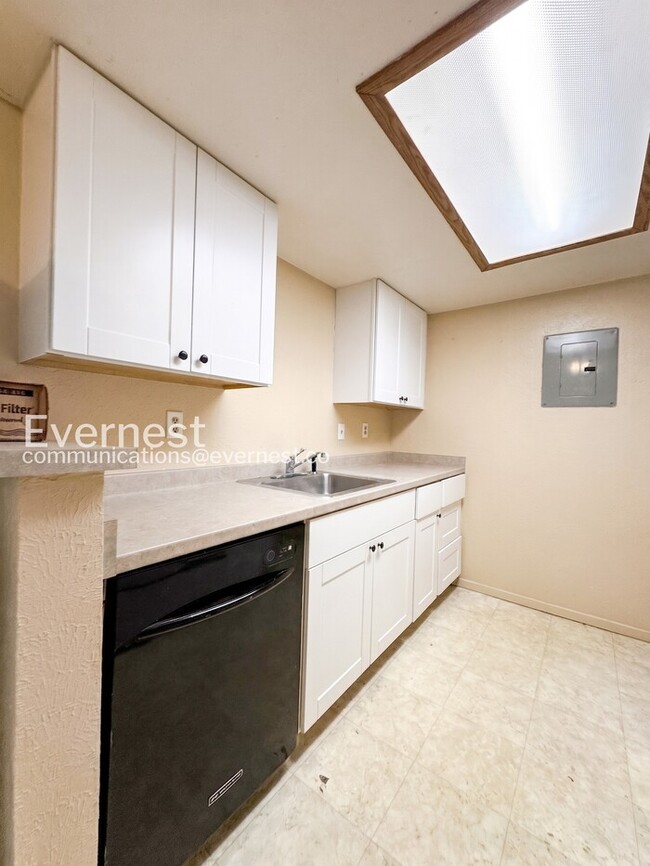 Building Photo - 15128 E Louisiana Dr