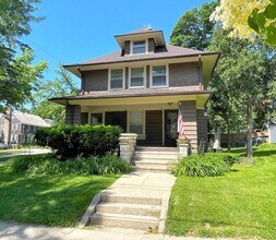 Building Photo - 128 Lathrop St