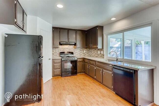 Foto del edificio - 28116 Shelter Cove Dr