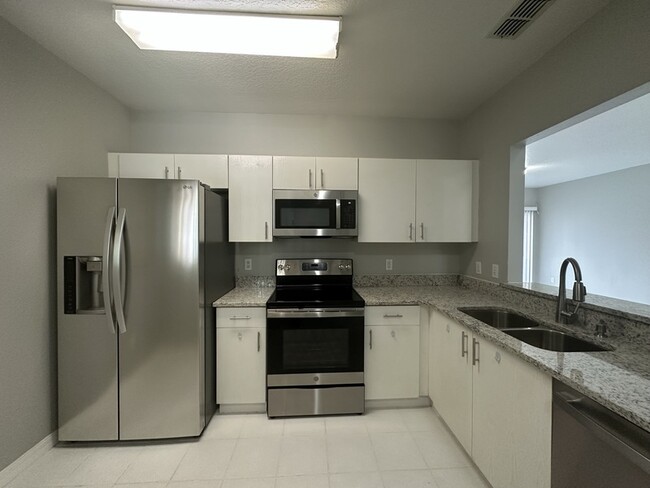 Building Photo - 527 Villa Del Sol Cir