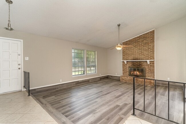 Building Photo - 2311 Lawnmeadow Dr