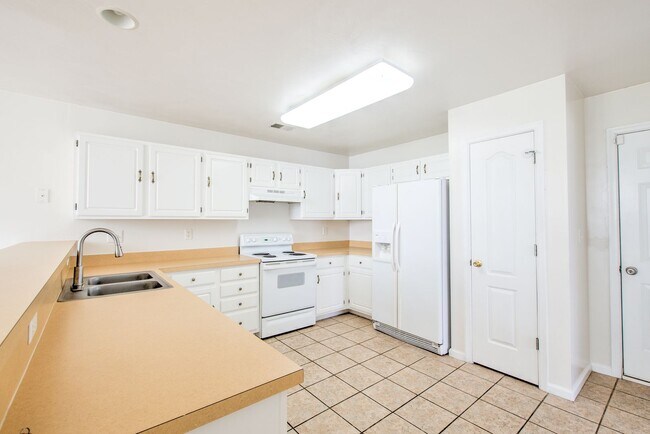 Building Photo - 1560 Wynd Crest Way
