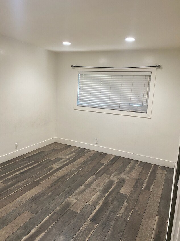 Building Photo - 1013 E Appleton St