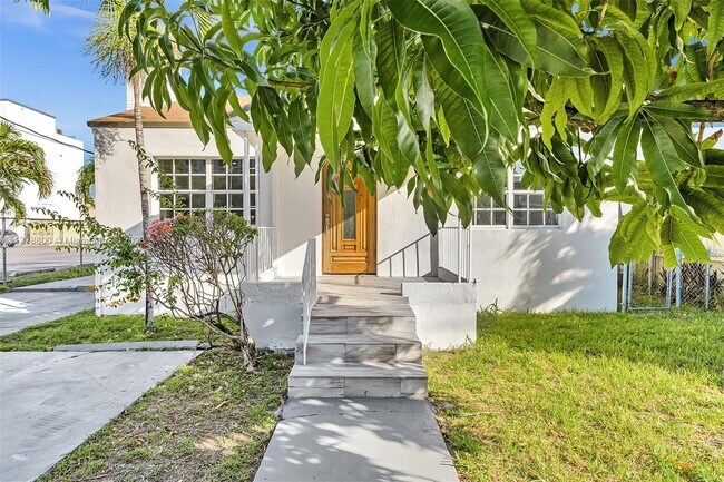 Building Photo - 1623 NW 16th Terrace